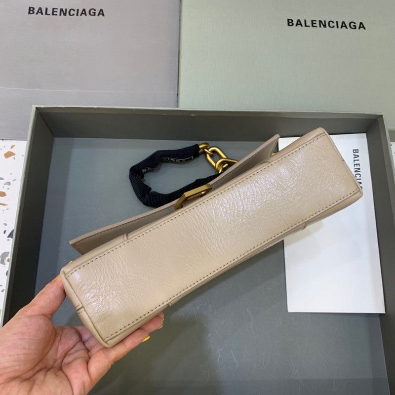 Structured Premium PU Leather Handbag - Signature Hardware Accents | Women's Designer-Inspired Purse #267 - hardware and detail close-up (image 5) of designer-inspired handbag