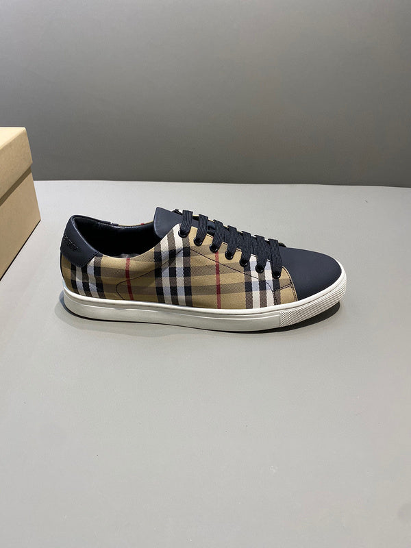 Burberry shoes Style 089 - packaging and accessories