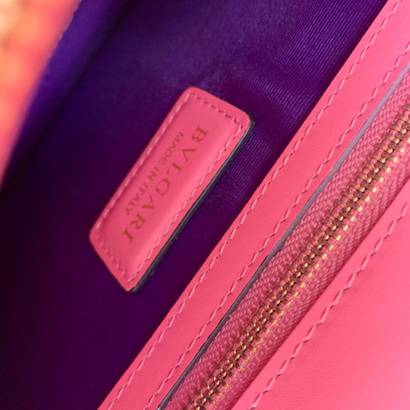 Elegant Vegan Leather Handbag - Modern Structured Build | Women's Premium Handbag #1688 - close-up detail shot (image 3) of designer-inspired handbag