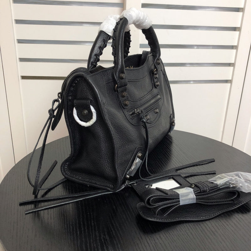 Handle and strap detail of structured polished women's handbag – women's luxury handbag
