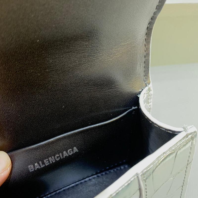 Sophisticated Vegan Leather Handbag - Premium Craftsmanship Detailing | Women's Designer-Inspired Purse #502 - texture close-up (image 9) of designer-inspired handbag