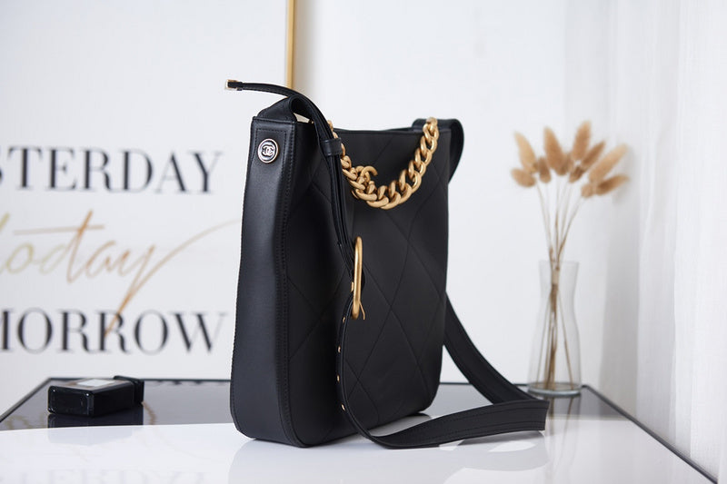  spacious purse view 5