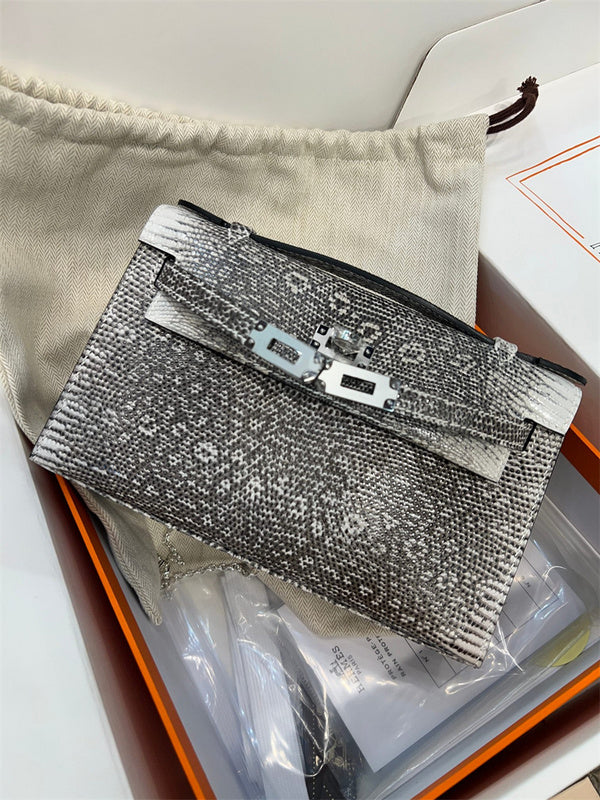  structured bag interior and compartment view