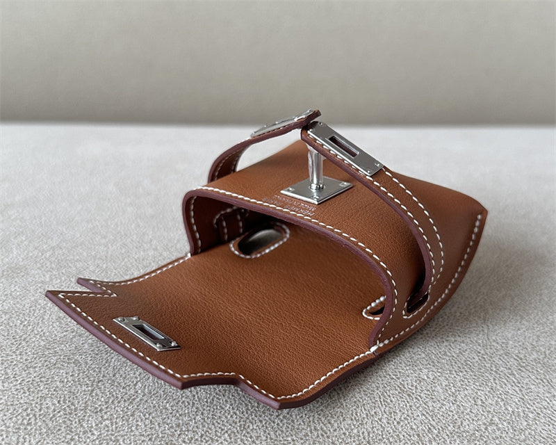 Effortless handbag styled for everyday wear