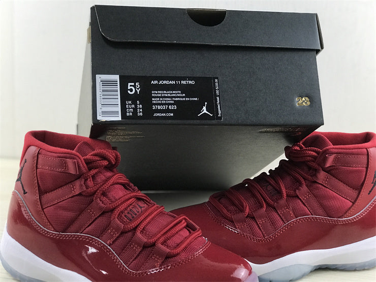 Nike bold contrast luxury sneakers view 4 signature lace-up style