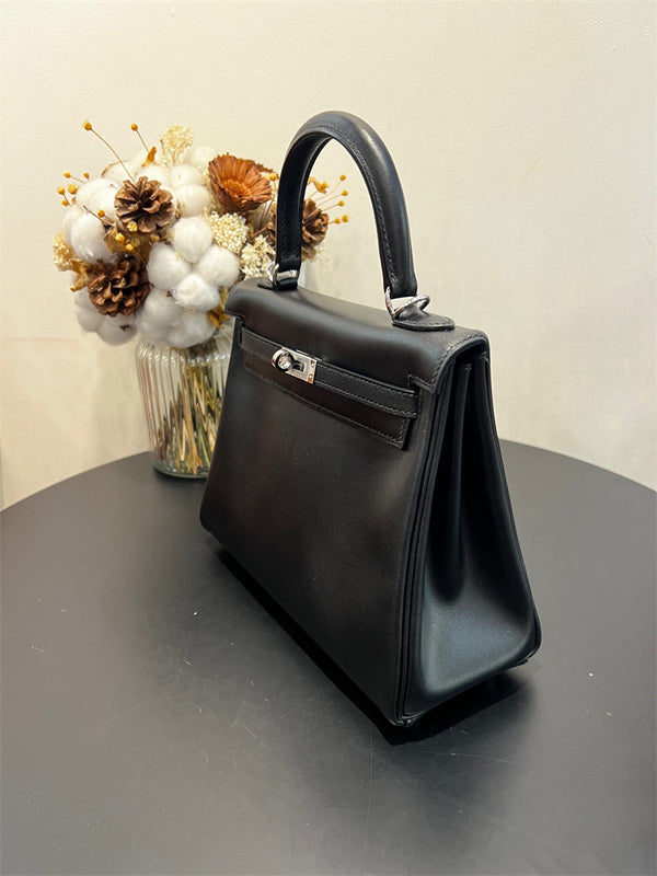 Sophisticated bag women's premium everyday handbag