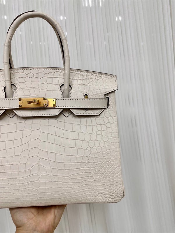  Refined structured bag front view 7