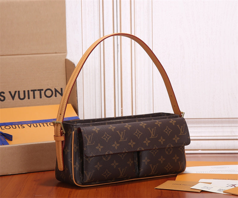  structured bag interior and compartment view