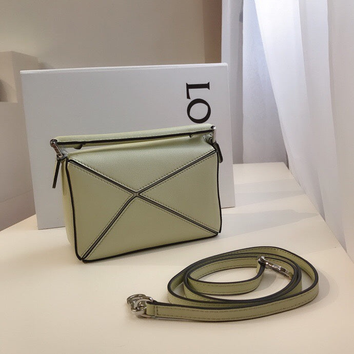 Ziva's Charm handbag – product shot (18cm*7cm*13cm)