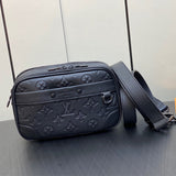  Versatile structured bag carried on shoulder