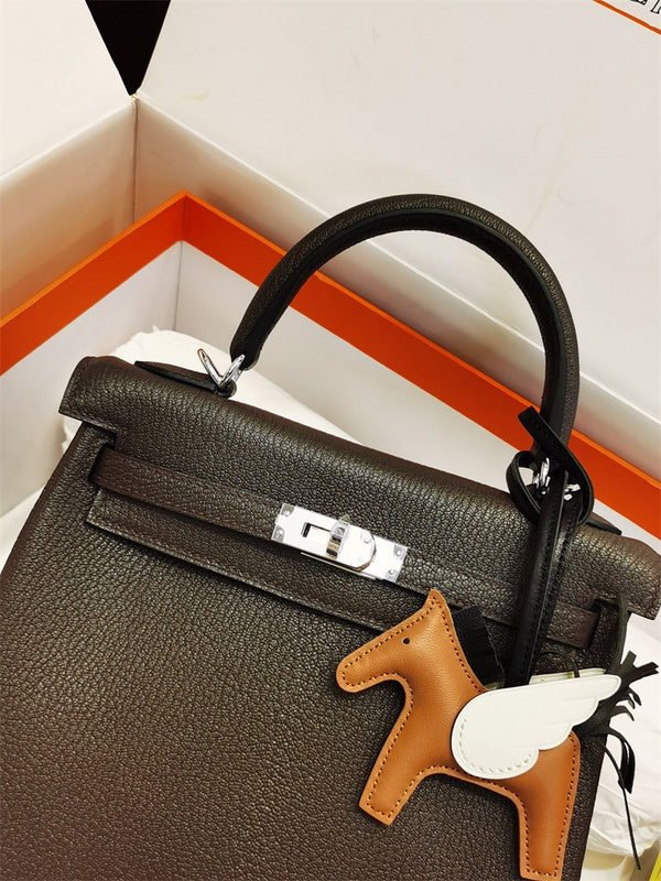  crossbody bag interior and compartment view 9