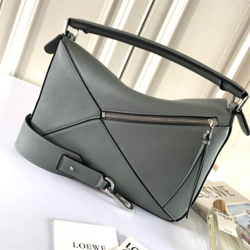 Ziva's Charm handbag – full view (24cm*16cm*10cm)