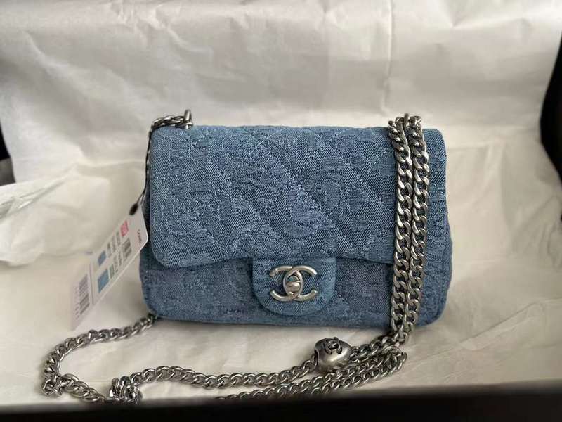 Zivas Charm Refined Everyday Style Luxury Handbag (Elevated Accessory Essential) – Detail View