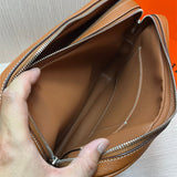  modern everyday bag detail view showing craftsmanship 14