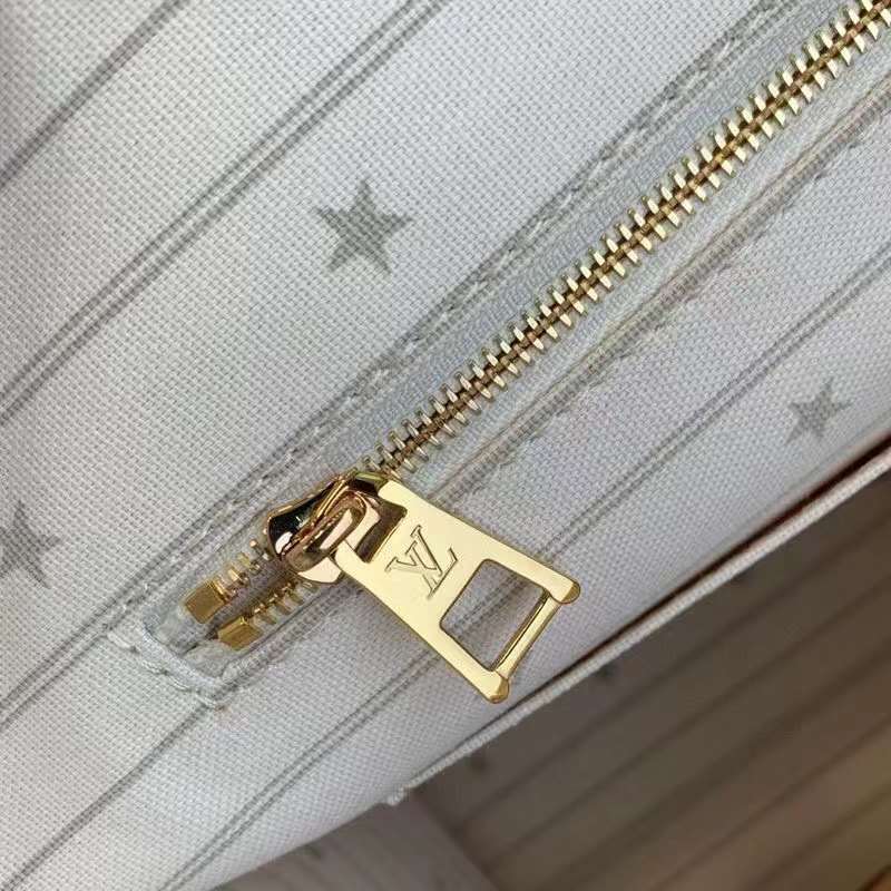 Styled lifestyle shot of polished sleek women's handbag – women's statement bag