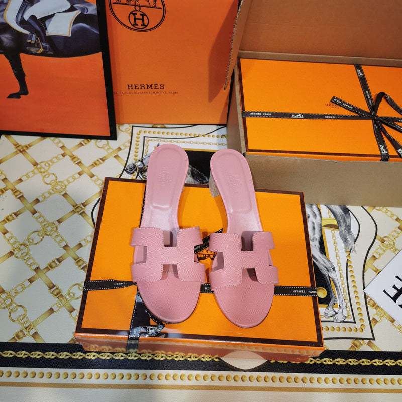 Hermès White Platform Sandals - Close-Up Texture View