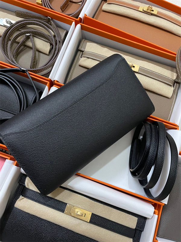 Crisp handbag styled for everyday wear
