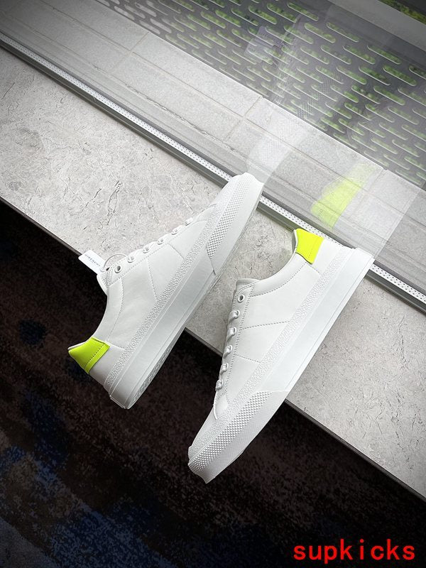 Givenchy shoes Style 036 - logo and branding close-up