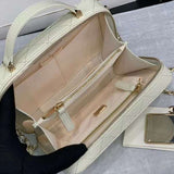 Zivas Charm Streamlined Design Luxury Handbag (Modern Wardrobe Staple) – Close-Up Detail