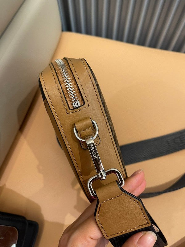 Ziva's Charm handbag – product shot (22cm*15cm*5cm)