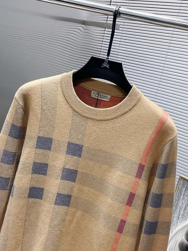Three-quarter angle view of Burberry luxury piece style No.373