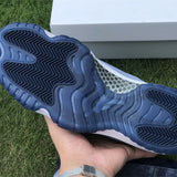 Nike fresh white-and-black luxury sneakers view 6 minimalist modern build
