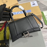 Front view of polished classic women's handbag – women's everyday handbag