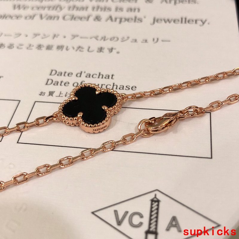 Front view of Van Cleef & Arpels unisex jewelry piece