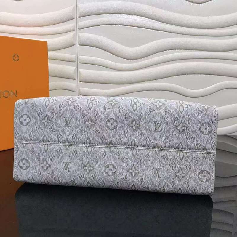 Styled lifestyle shot of refined polished women's handbag – women's everyday handbag