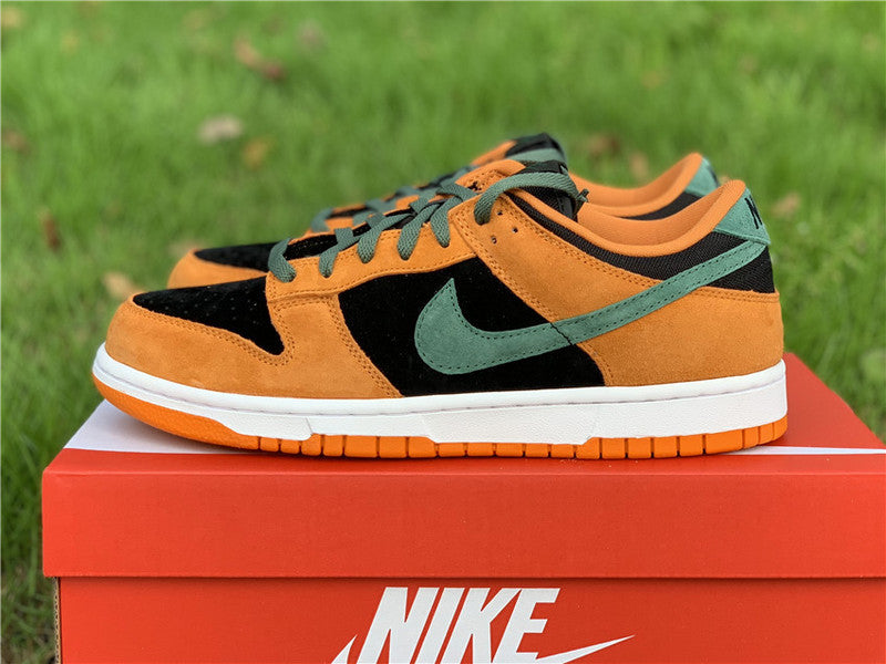 Nike Men's & Women's Premium Low-Top Trainers — Style 061