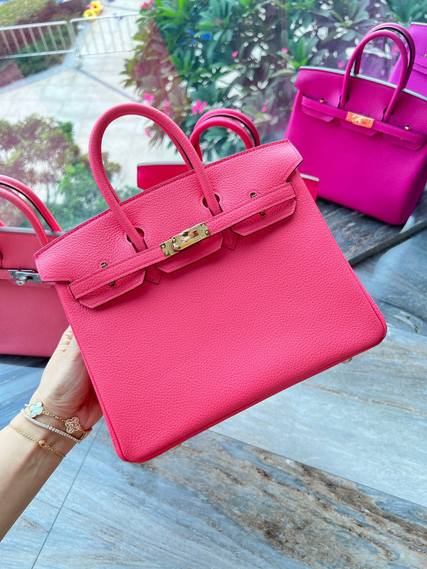 Graceful handbag styled for everyday wear
