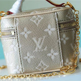  effortless crossbody bag detail view showing craftsmanship 20
