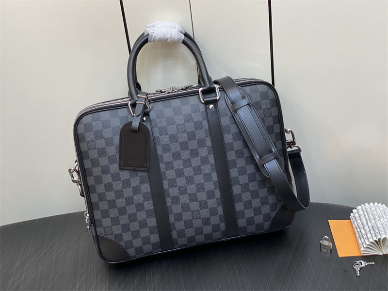 crossbody bag interior and compartment view