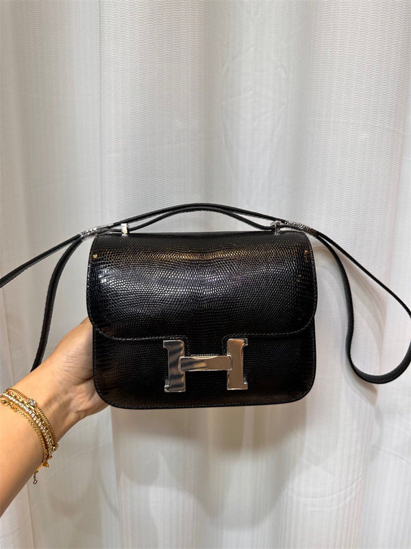  Versatile carryall bag carried on shoulder