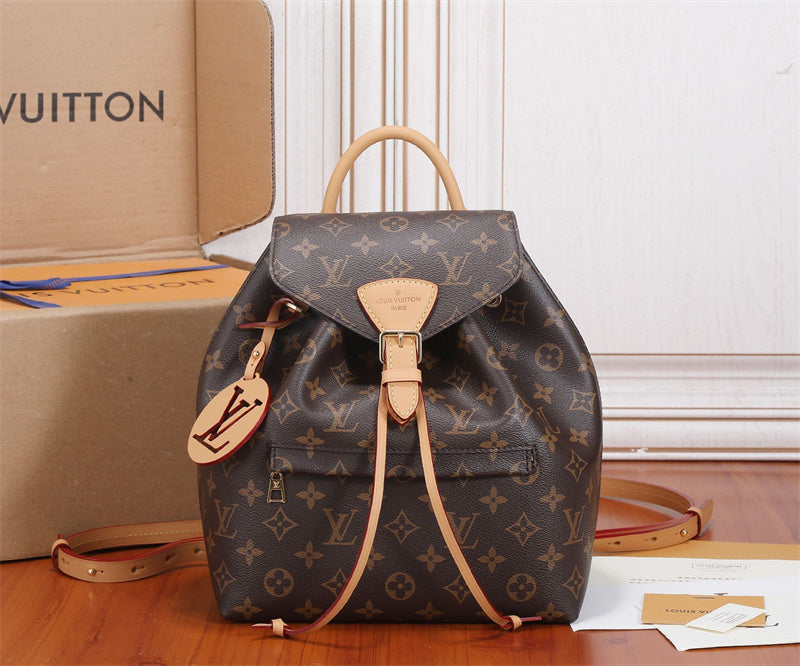  Sleek shoulder bag front view
