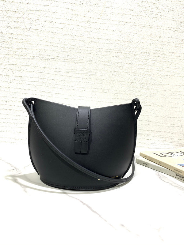 Ziva's Charm handbag – front view (14cm*17cm*11.5cm)