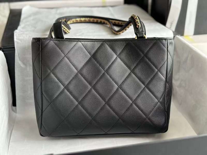 Zivas Charm Versatile Design Everyday Handbag (Elevated Daily Companion) – Angled View