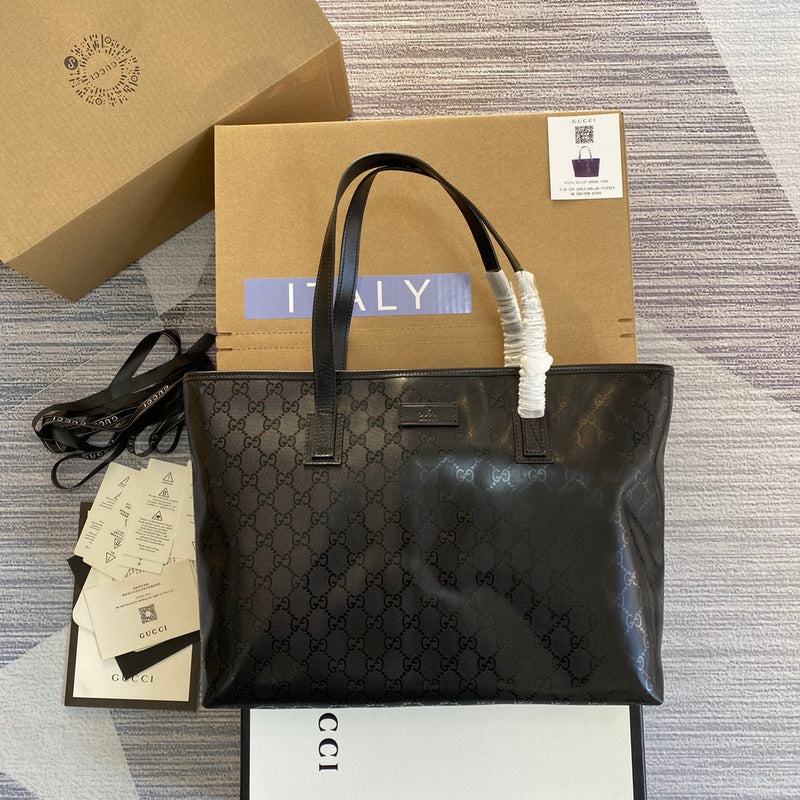 Front view of polished chic women's handbag – women's luxury accessory