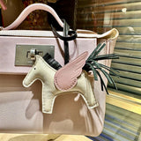  Refined everyday bag carried on shoulder