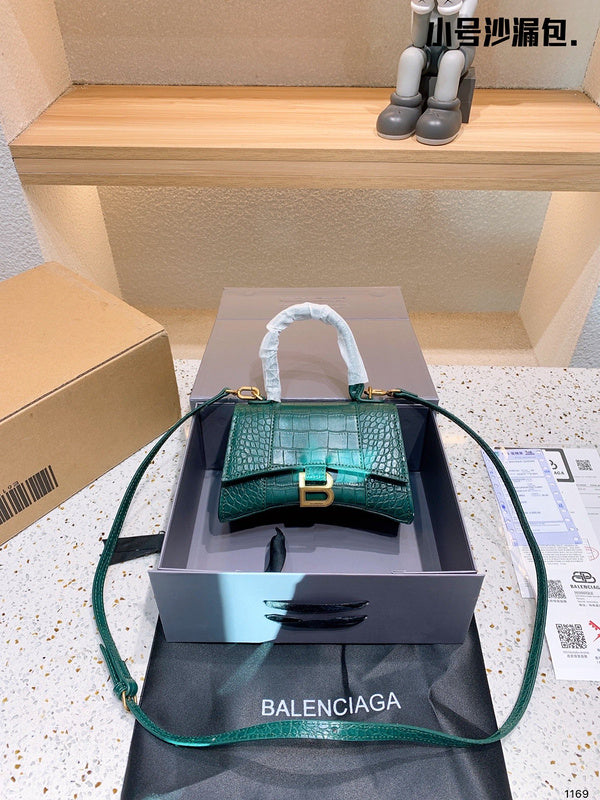 Ziva's Charm handbag – side angle view (one versatile size)