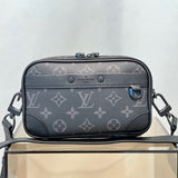  versatile structured bag detail view showing craftsmanship 14