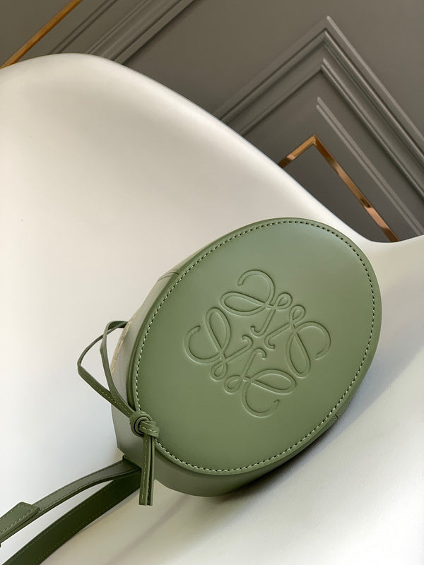 Ziva's Charm handbag – close-up view (18cm*13cm*25cm)