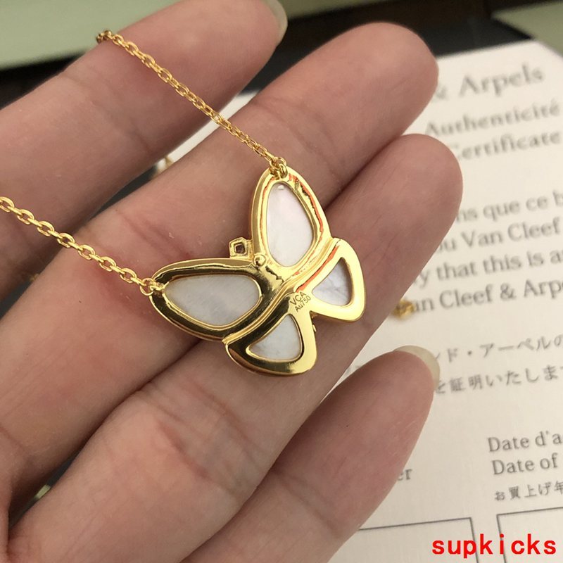 Angled view of Van Cleef & Arpels unisex jewelry piece