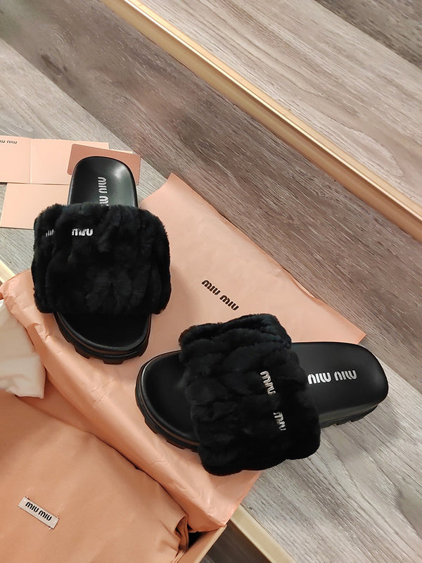 Styling view of Miu Miu luxury piece style No.097
