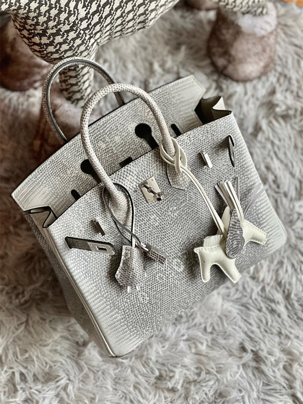 sophisticated carryall bag styled with outfit