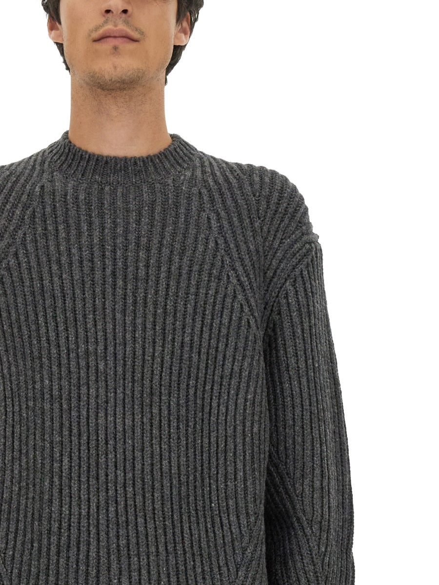 Close-up of Alexander McQueen sweaters & pullovers hardware and fine stitching