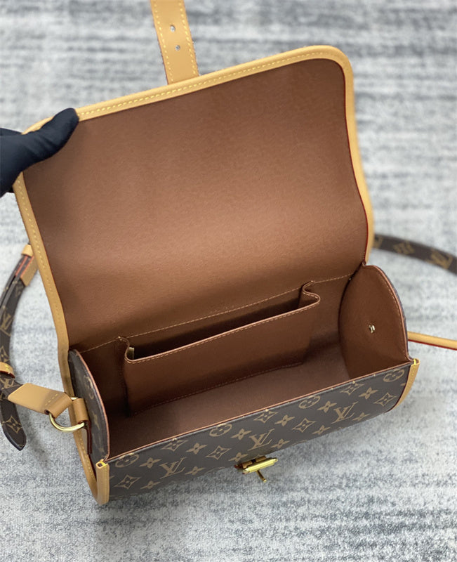  structured bag interior and compartment view 9