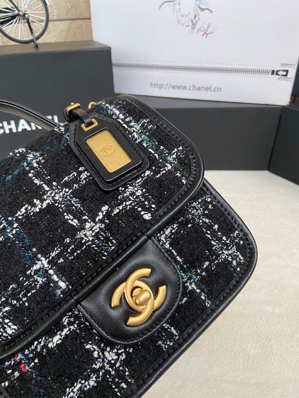Zivas Charm Chic Craftsmanship Designer Handbag (Effortless Style Upgrade) – Back View