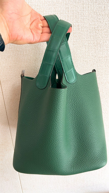  Curated shoulder bag front view 7