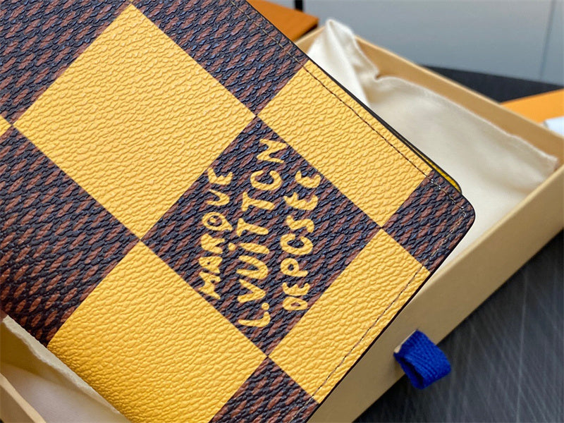 shoulder bag interior and compartment view 21